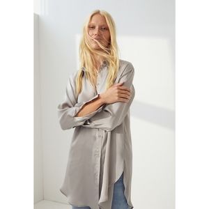 H&M Light Taupe Gray Beige Satin Collared Rounded Hem Button Up Shirt